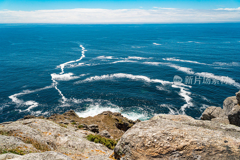 菲尼斯特雷(Finisterre)的海岸景色，圣地亚哥卡米诺河(Camino de Santiago)的尽头;菲尼斯特雷,西班牙